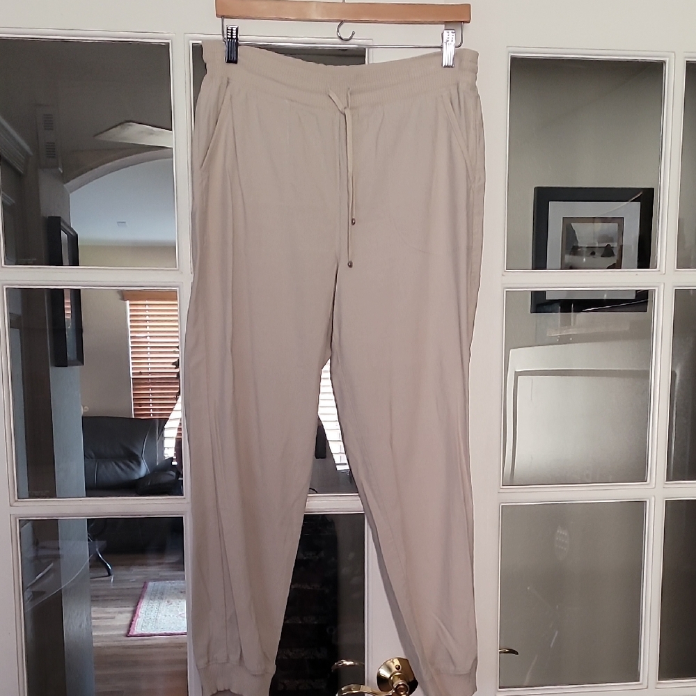 Max Studio Women's Cream Jogger Pants